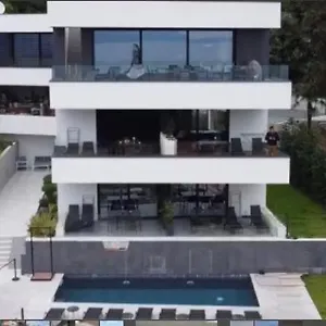 Aparthotel Villa V With Pool And Breakfast Rijeka